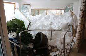 Find on the map and call to book a table. Schnee War In Den Wellnessbereich Des Hotel Hubertus In Balderschwang Nach Einem Lawienenenabgang Durch Die Fensterfront Eingedrungen Die Lawine Mit Einer Breite Von 300 Metern Druckte Fenster Des Hotels Ein Wodurch Der