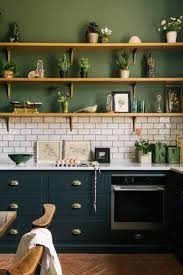 Une Cuisine Neo Rustique Tres Actuelle Dans Un Ancien Presbytere Planete Deco A Hom En 2020 Idee Deco Cuisine Etagere Murale Cuisine Cuisines Rustiques Modernes