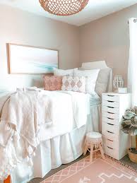 Standard dorm rooms lack personality, yet vibrant college students don't. Cute Dorm Decorating Ideas For Girls She Gave It A Go