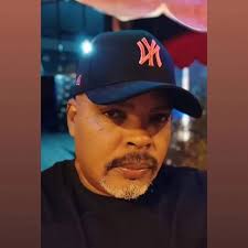 Eu posto coisa de solteiro, de casado, de ex e etc. Estou nem aí, gostei  estou postando. O importante é ser feliz e vocês que lutem na hora de fazer  a fofoca.