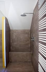 Beispiel Fur Walk In Dusche Unter Schrage Mit Sitzbank Und Teils Gemauerter Und Teils Glaserner Trennw Walk In Dusche Badezimmer Mit Schrage Dusche Umgestalten