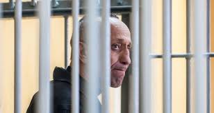 Суд приговорил к девяти годам и восьми месяцам колонии бывшего милиционера, «ангарского маньяка» михаила попкова, который ранее получил два пожизненных срока за 81 убийство. Angarskij Manyak Milicioner Osuzhden Eshe Za 59 Ubijstv Daily Sabah Na Russkom
