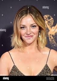 Abby Elliott's Instagram, Twitter & Facebook