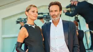 L'amore sul red carpet del festival di venezia 2020. Anthony Delon Fiance A Sveva Alviti Ils Racontent Leur Coup De Foudre Et La Demande En Mariage Rtl People