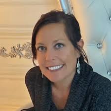 Kelly Millette's Instagram, Twitter & Facebook