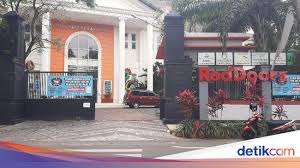 Smk negeri 11 surabaya awalnya, merupakan salah satu jurusan di smki surabaya (smk negeri 9) yang dibuka pada tahun 1987. Ini Awal Mula Smkn 4 Malang Mempunyai Bisnis Hotel