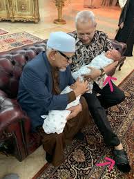 Pakai Selipar Lv Dalam Rumah Ja Annuar Musa Dikec M Netizen Bergaji Rm1000 Berita Steady Media