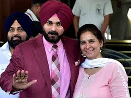 He is married to navjot kaur sidhu, a doctor and a former member of punjab legislative assembly. Wife Navjot Kaur Comes Out In Sidhu S Defence Hits Back At Amarinder Oneindia News