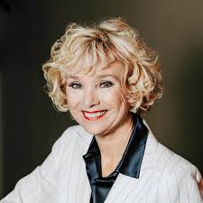 Denise Chamberlain's Instagram, Twitter & Facebook