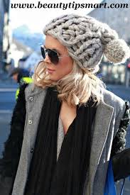 The great thing about wearing a hat is that it doesn't matter what's going on underneath. How To Wear A Pom Beanie With Short Hair Women Fashion Style Winter Fashion 2020