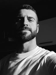 S'extirpe de l'ombre #shadow #blackandwhite #man #guy #beard #bearded  #beardedman #beardedguy #selfie #portrait #introspection