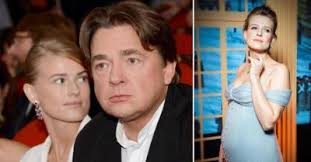 Ноги тоже далеко не худенькие, таковы же и все прочие части тела — я никогда не видел такой смешной и отвратительной особы, как эта ярмарочная шутиха. Delo Ne Tolko V Vysokomerii Pochemu Mnogie Rossiyane Ne Lyubyat Aktrisu Sofyu Ernst