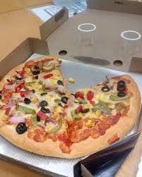Tomate, pimiento, cebolla otro irresistible invento de pizza hut: Veg Pizza Picture Of Pizza Hut Pune Tripadvisor