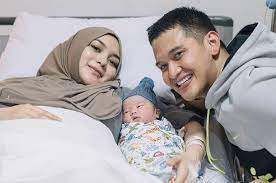 Rezky aditya is a 35 year old indonesian actor born on 26th february, 1985 in jakarta, indonesia. Belum Sebulan Melahirkan Citra Kirana Harus Menelan Pil Pahit Lantaran Sang Bayi Harus Masuk Inkubator Karena Kadar Bilirubin Tinggi Kenali 6 Penyebabnya Ini