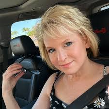 Kelly Hillis's Instagram, Twitter & Facebook