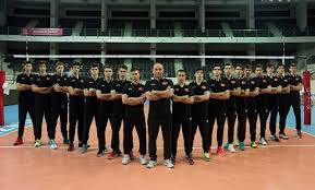 Kanada erkek voleybol takımı'nın son durağı i̇zmir oldu tokyo olimpiyatları'nda mücadele edecek kanada erkek voleybol takımı, organizasyon öncesinde… sultanlar'ın avrupa şampiyonası'ndaki programı netleşti avrupa şampiyonası'nda mücadele edecek a milli kadın voleybol takımı'nın grup aşamasındaki maç… Yildiz Erkek Voleybol Milli Takimi Avrupa Sampiyonasi Na Hazirlaniyor Voleybolunsesi