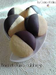 Il nome prende nome proprio al giorno d'oggi ormai, grazie alla fantasia dei pasticceri, di questi baci ne esistono svariate ricette, in cui vengono modificati gli ingredienti sia della. 8 Idee Su Baci Di Dama Calabresi E Dolcetti Pasticcini Ricette Dolci