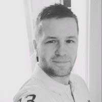 Lee Whiting's Instagram, Twitter & Facebook