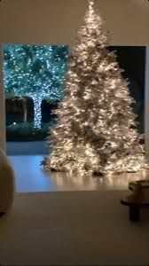 Pin By Czerwona Poziomka On Kontener Luxury Christmas Decor Kardashian Christmas Christmas Tree Decorations