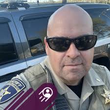 What do you all use to apply stain? Foam brush, old t-shirt, or lint free  rag?