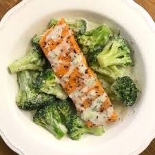 Olles Himmelsglitzerdings Nur 3 Zutaten Brokkoli Mit Kokosmilch Und Lachs Low Carb Lchf Keto Tiefkuhlgemuse Rezepte Lachs Rezept Lachs Und Brokkoli