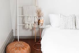 9 طرق لإحماء غرفة النوم دون تشغيل الحرارة