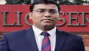 Altaf Shaikh who sell tea with his father in school time now selected As a  IPS know his success story mpny