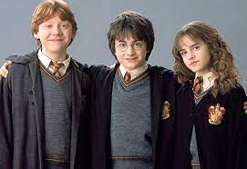 Представляю, как гарри поттер мог бы здесь напиваться. Garri Potter Ron Uizli I Germiona Grejndzher Vernutsya Na Ekrany V Novom Specepizode
