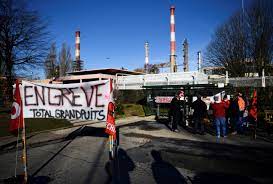 Blocage Des Raffineries Le Risque De Penurie Est Il Reel