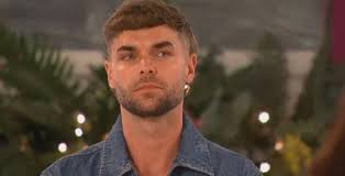 Love Island's Harry has a random letter tattoo, and the theory about who  it's for is wild 🔎 ⬇️