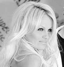 Actress Pamela Anderson gains U.S. citizenship