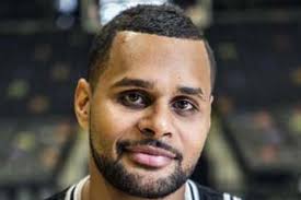 Patrick Mills digs deep for the Spurs