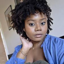 hello! I know this is very last minute but i am currently looking for  someone who can do a mini glam makeup look for tomorrow! TIA