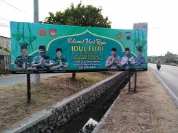 Awie kembali menyertai wings pada penghujung tahun 2000 selepas respon penggemar suam untuk penggantinya mus (dahulunya daripada may) dan mel (penyanyi kelab). Not Angka Selamat Hari Lebaran Katakeren Com