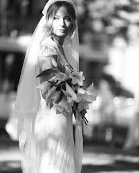 6 years ago by laura o porti o singura data in viata, o alegi cu o grija deosebita si sunt sigura ca nu o vei uita niciodata! Laura Cosoi Rochie De Mireasa Unica Ro