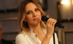 Η σελίδα λειτουργεί απο το . Pegky Zhna Den Eimai Apo Aytoys Poy Apokhryssoyn To Parel8on Toys To Timw Kai E3elissomai Tetragwno Gr