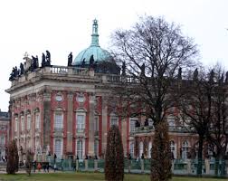 Wenn du vor einer prachtvollen kirche oder einem prunkvollen schloss stehst, ist das wahrscheinlich eine barockkirche oder ein barockschloss. Barock Kunst Und Kultur Bau Und Kunststile Goruma