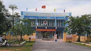 Khu vực bãi cỏ cạnh phủ tây hồ chiều nay giống như một công viên thu nhỏ. Shih75xqhg0iqm