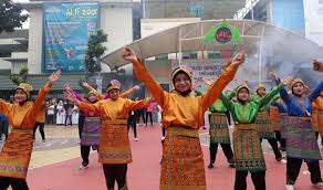 Smp islam al azhar 21 solo baru menggelar kegiatan awwalussanah tahun ajaran baru untuk kelas vii secara virtual. Universal Smp Islam Al Azhar Bsd Ajak Siswa Peduli Lingkungan Palapa News