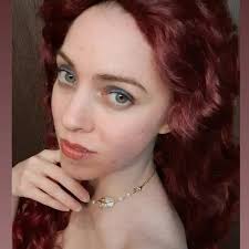 Hello #PortfolioDay 🌷! I'm Maxine Vee! I'm an illustrator who loves to  paint magical and whimsical worlds! 🌸 https://maxinevee.com 🌸  info@maxinevee.com