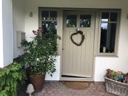 Wählen sie aus zahlreichen farben & tapeten das passende design für ihr zuhause! How To Paint Your Front Door