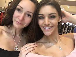 Hosszú bejegyzésében arra is kitér, hogy érdekelné a férfiak véleménye is a témában, sőt, arra is kíváncsi, hogy a plasztikai sebészek számára hol a határ, és ők miért nem. Edina Kulcsar Anya Csak Egy Van Most Vasarnap Lesz Az Egyik Kedvenc Unnepem Amit Mar Regota Varok Ritka Amikor Valakinek Ennyire Jo A Kapcsolata Az Anyukajaval Legalabbis A Kornyezetemben