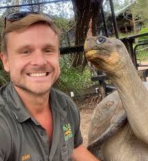 A giant HAPPY BIRTHDAY to our wonderful Head of Reptiles, Zookeeper Dan!  🐢🦎🐊🎂 Wish him happy birthday in the comments 👇🏼