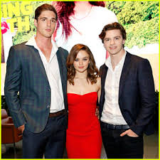 Learn about the kissing booth: Kissing Booth Author Beth Reekles Shares Her First Impression Of The Cast Beth Reekles Jacob Elordi Joel Courtney Joey King The Kissing Booth Just Jared Jr