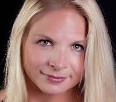 Leslie Reeves's Instagram, Twitter & Facebook