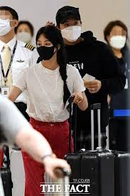 한예슬, '남친과 함께 알콩달콩 귀국' [TF포착] - 포토 > 기사 - 더팩트