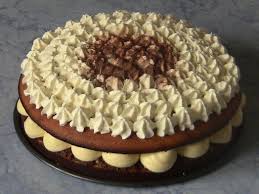 Genoise Feuillantine Chocolat Creme Diplomate Vanille Et Chantilly Maison Recette Feuillantine Chocolat Sauce Sucree Recette Genoise