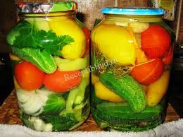 ассорти огурцы и помидоры на зиму в литровых банках Assorti Na Zimu Recept Cooking Recipes Stuffed Peppers Tomato Vegetable