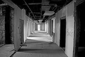 Old Candler Hospital Was Most Notably Known As Having A Morgue Tunnel Which Ran From The Hospital Under Forsyth Park Old Hospital Haunted Hospital Hospital