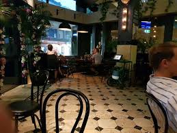 Challenge yourself with howstuffworks trivia and quizzes! Foto De Potts Point Hotel Sidney Tuesday Is Trivia Night Tripadvisor